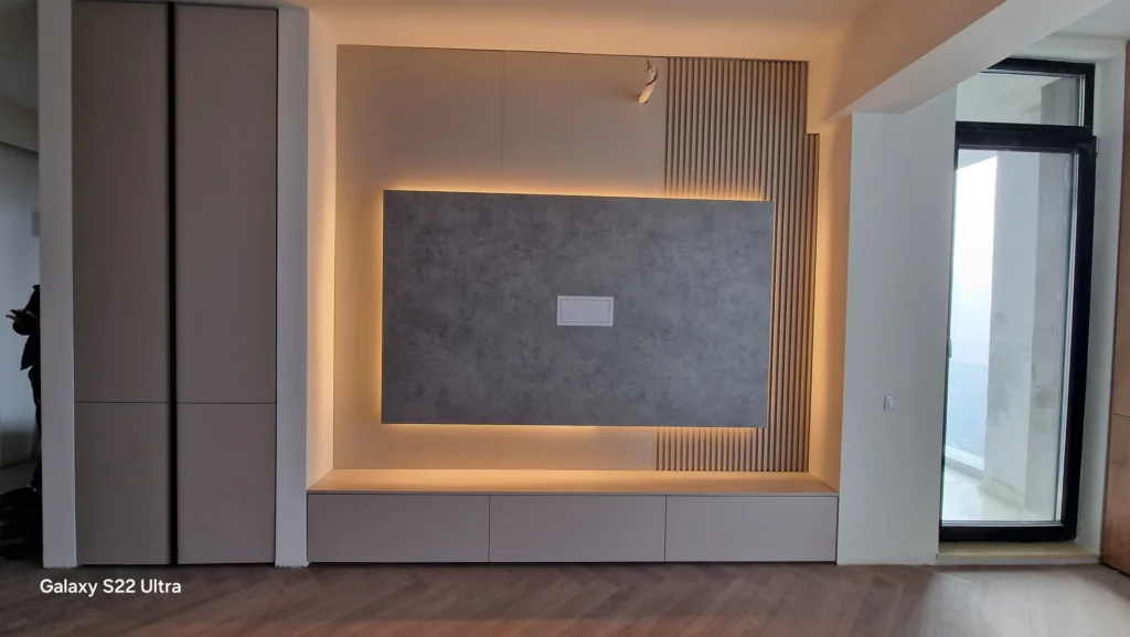 Mobilier modern de living cu panou TV și depozitare integrată